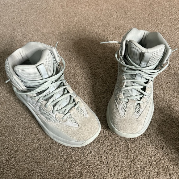 Yeezy Boot “Salt” - Picture 2 of 4